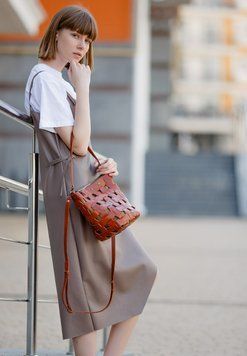 Шкіряна плетена жіноча сумка Пазл M світло-коричнева Krast BN-BAG-32-k фото